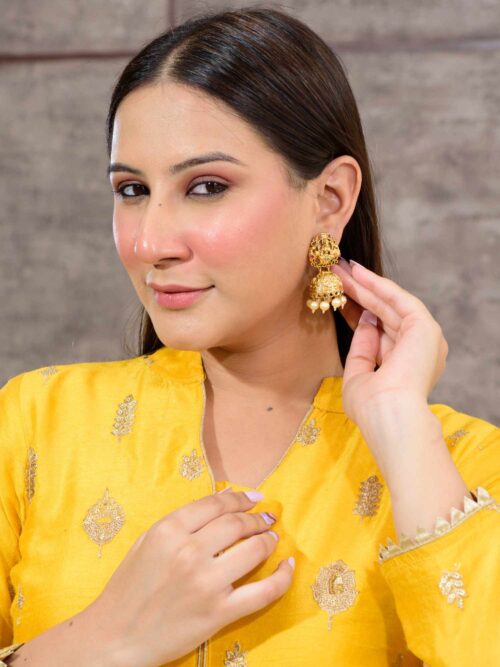 Luminous Gold Divine Jhumkas – a true embodiment of sophistication and radiance.