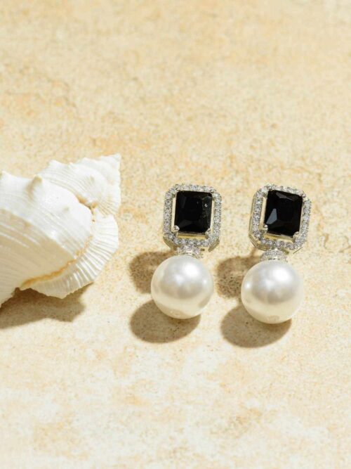 Experience Luminous Duet with black stone and white pearls – Captivating Elegance in Every Glint.