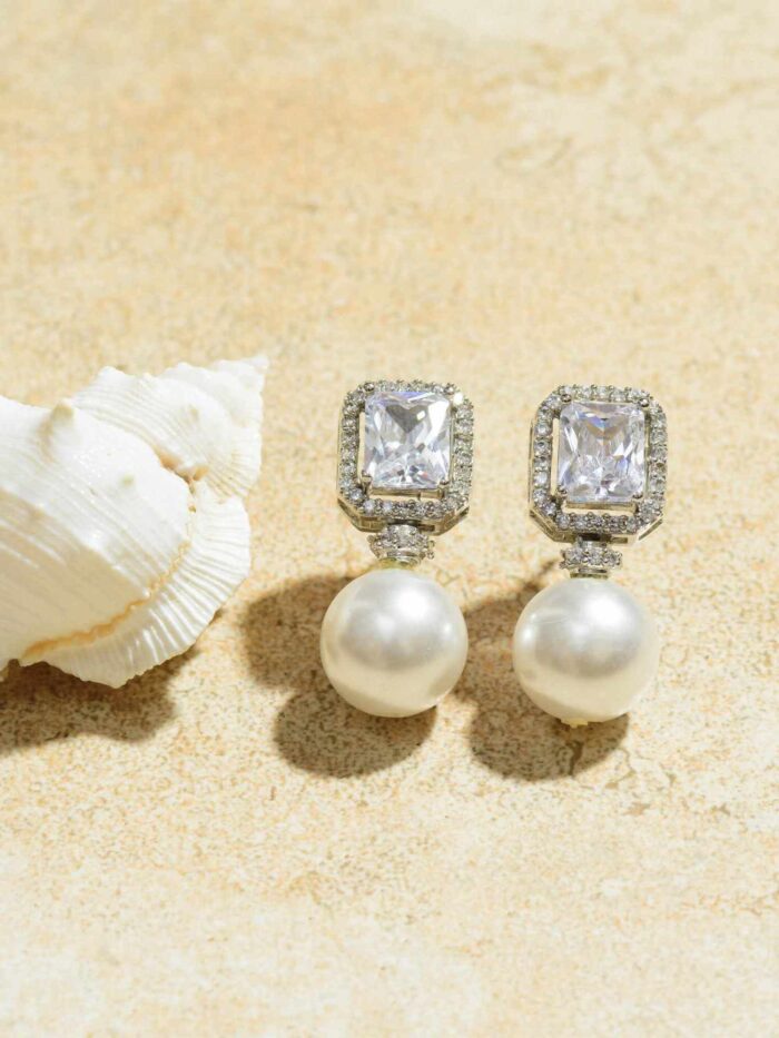 Elegant Square Studs with Pearl Drops: Timeless Elegance and Delicate Pearlescent Charms.