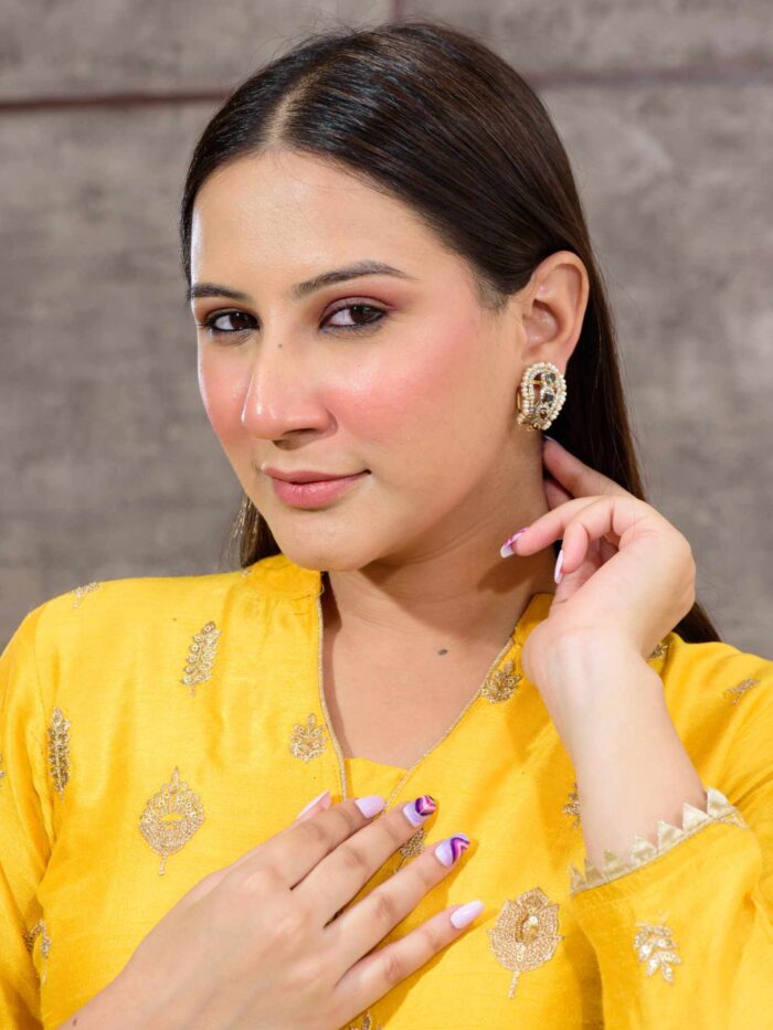 Ruhani Balis: Exquisite Earrings with a Touch of Grace.