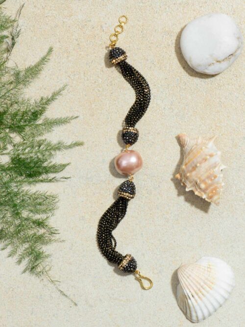 Safana Oxy Pearl Bracelet: A Graceful Blend of Elegance and Pearlescent Beauty