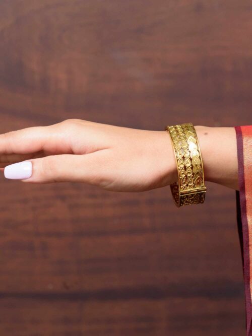 Divine Gold Bangle - Elegant Bangle