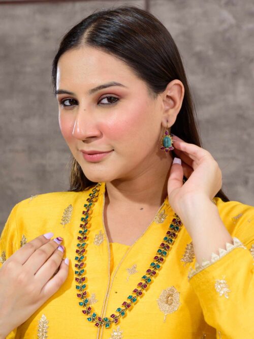 Rania Green and Red Mala: A Stunning Combination of Green and Red Gemstones in a Beaded Necklace.